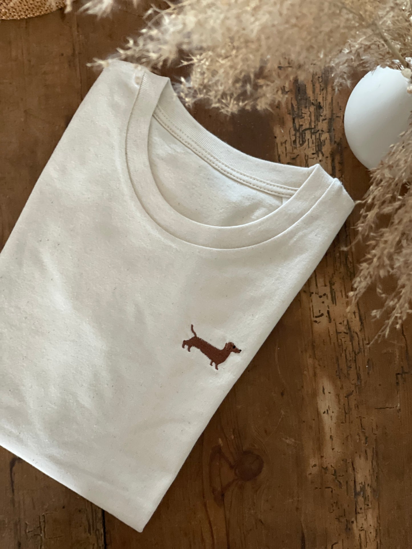 T-Shirt mit Dackel-Stick - tierly-Kollektion - Bekleidung & Accessoires