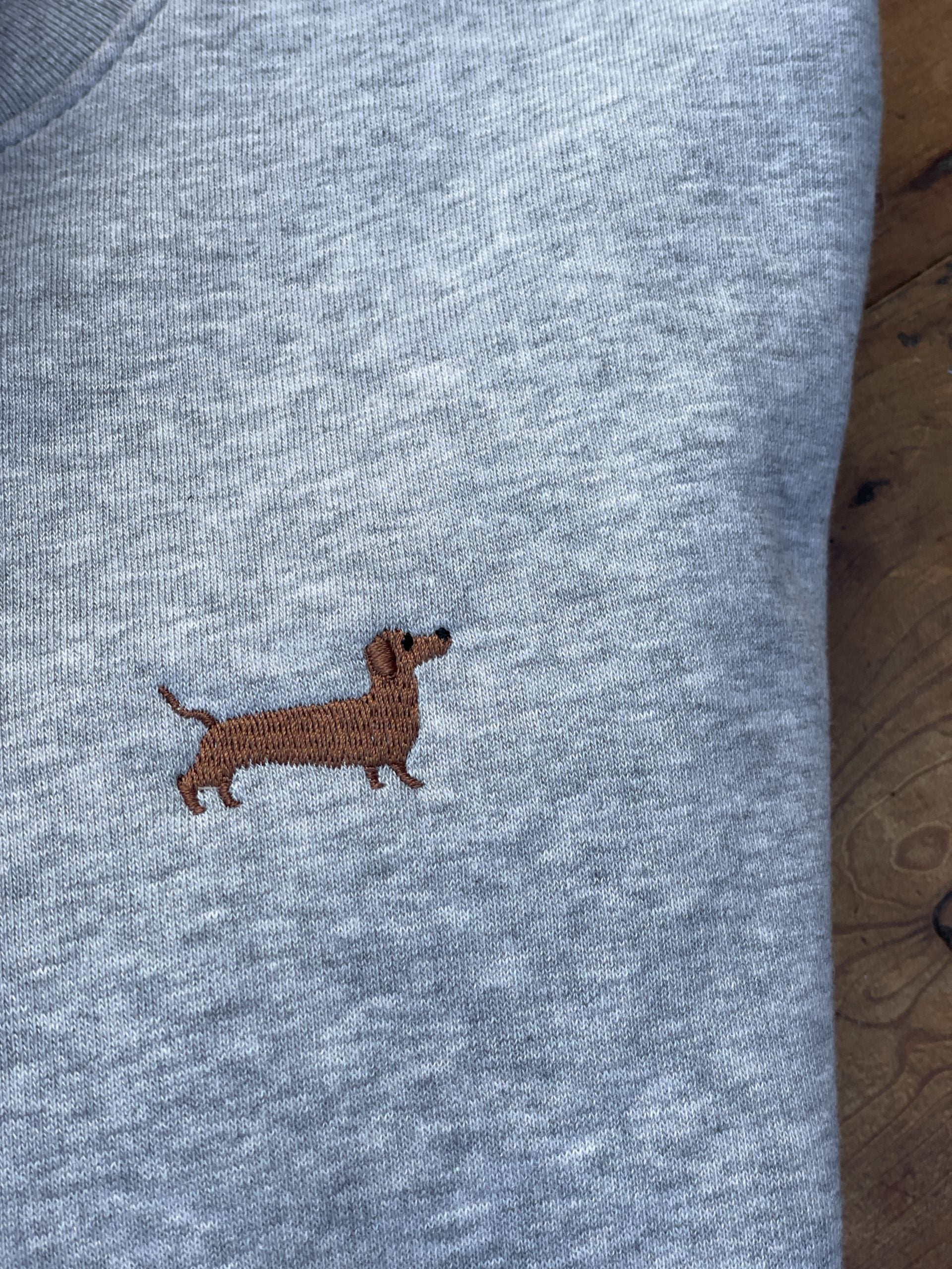 Sweatshirt mit Dackel-Stick - tierly-Kollektion - Bekleidung & Accessoires